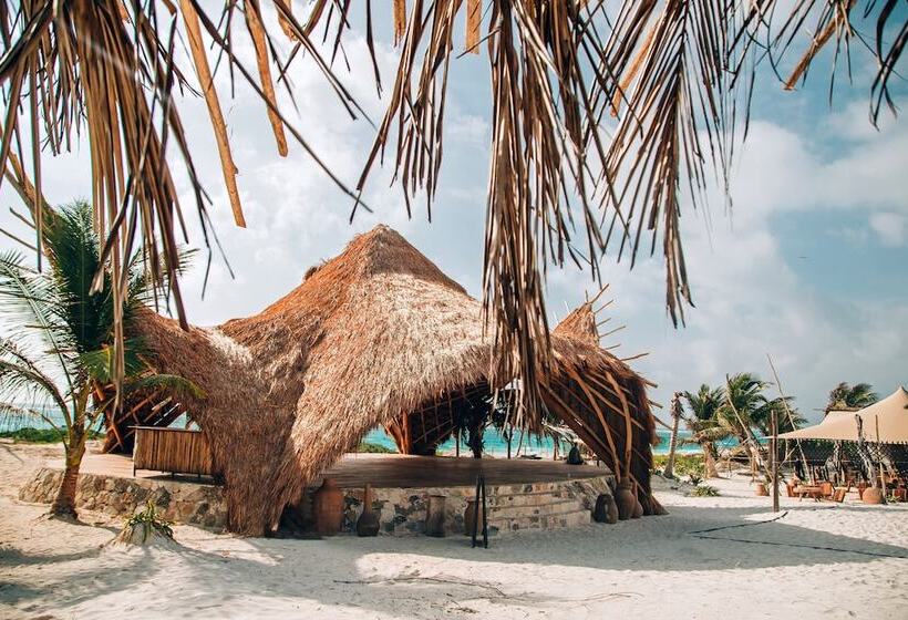 ホテル Glamp Ikal Tulum