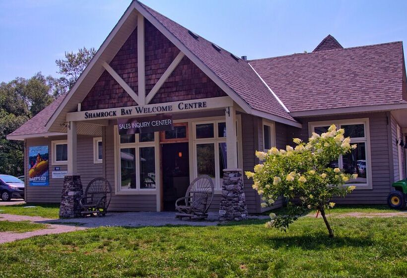 فندق Great Blue Resorts   Shamrock Bay Resort