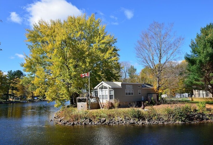 فندق Great Blue Resorts   Shamrock Bay Resort