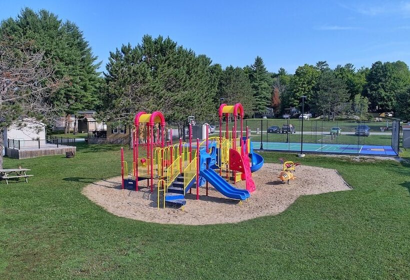 فندق Great Blue Resorts   Shamrock Bay Resort