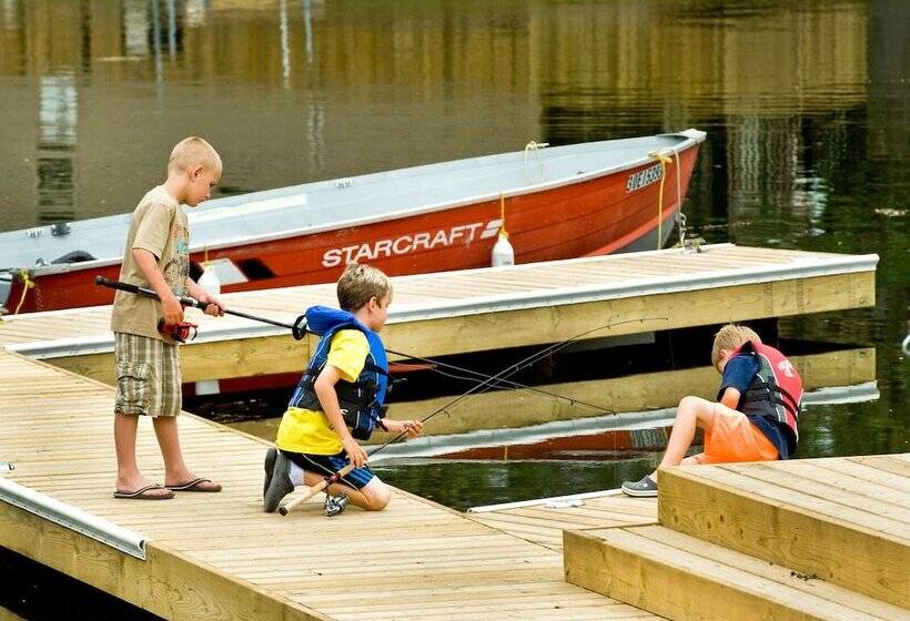 فندق Great Blue Resorts   Shamrock Bay Resort