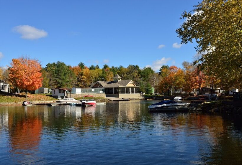 فندق Great Blue Resorts   Shamrock Bay Resort