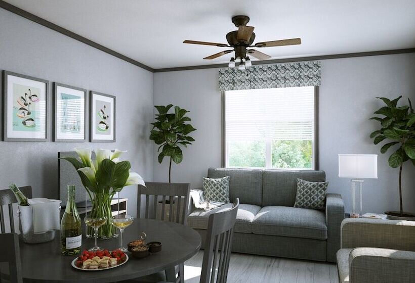 فندق Great Blue Resorts   Shamrock Bay Resort