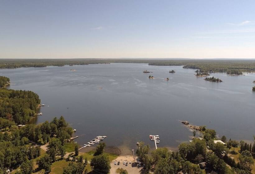 فندق Great Blue Resorts   Shamrock Bay Resort