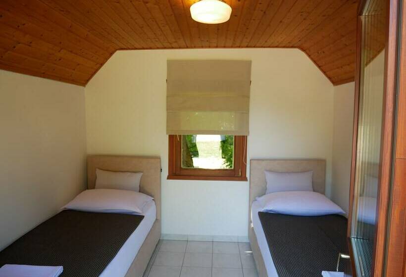 בית מלון כפרי Kamp Korana