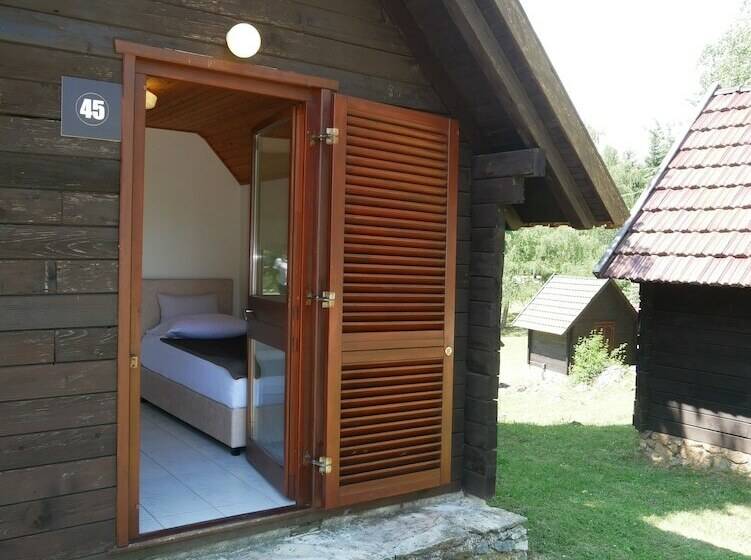 בית מלון כפרי Kamp Korana