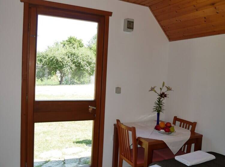 בית מלון כפרי Kamp Korana