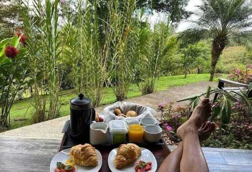 בית מלון כפרי Lake Gardens Arenal Villas