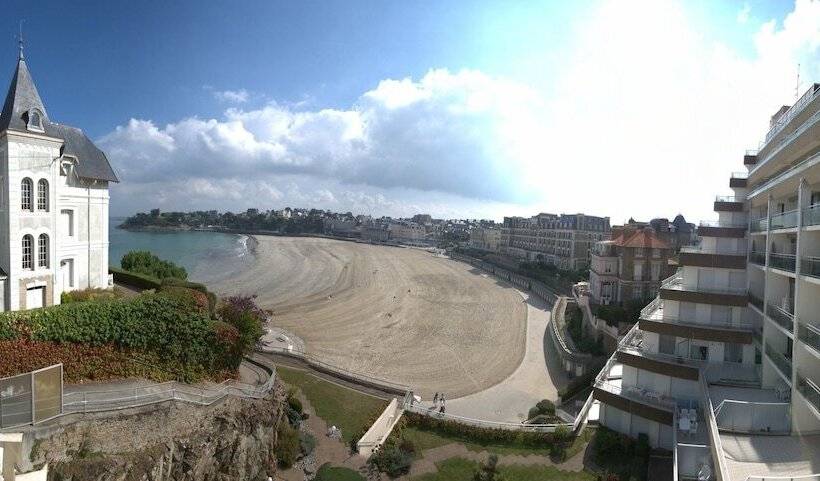 فندق Le Crystal Dinard Plage