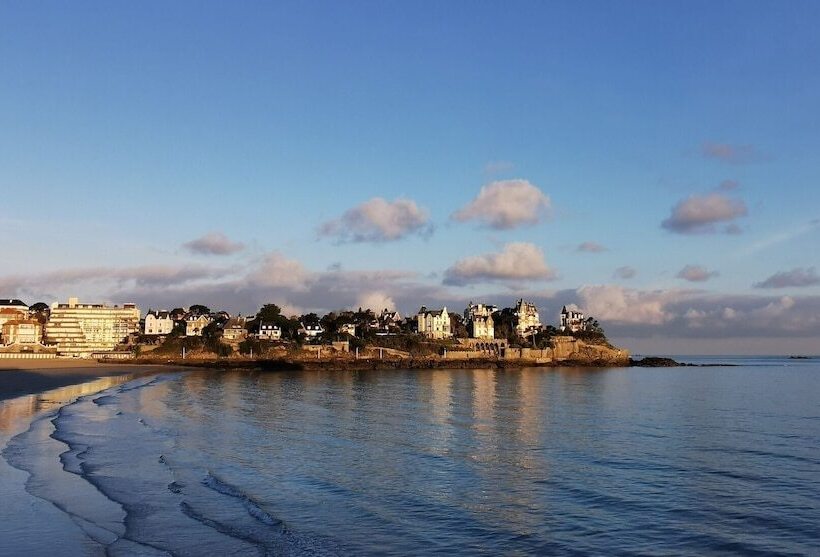 فندق Le Crystal Dinard Plage