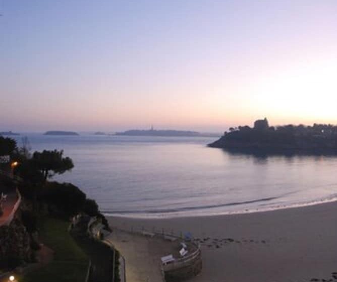 فندق Le Crystal Dinard Plage