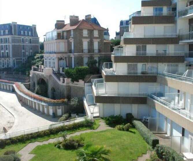 فندق Le Crystal Dinard Plage