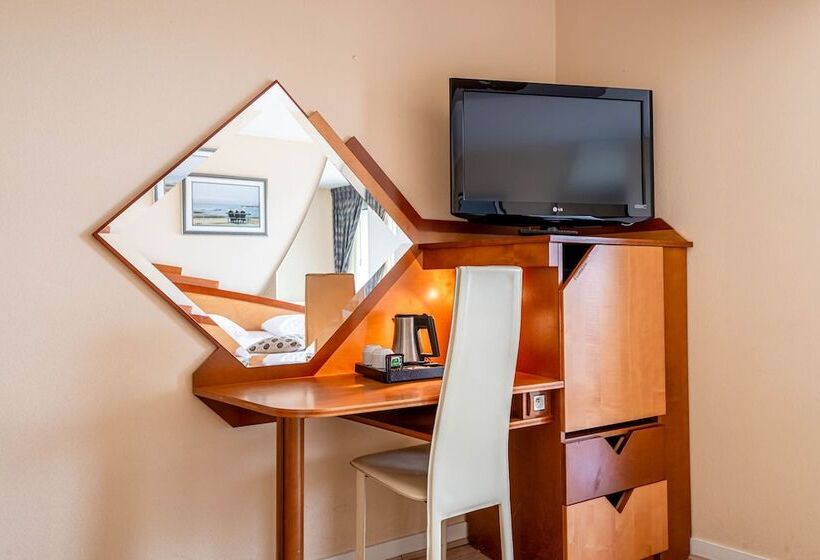 فندق Le Crystal Dinard Plage