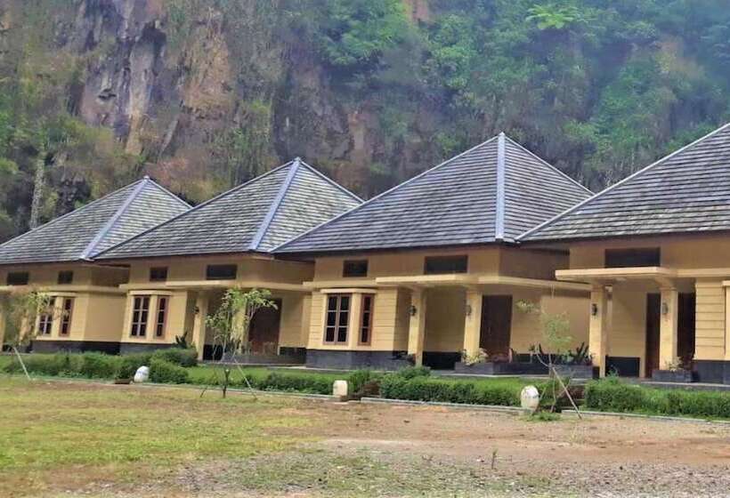 فندق Pesona Nirwana Resort By Zuzu