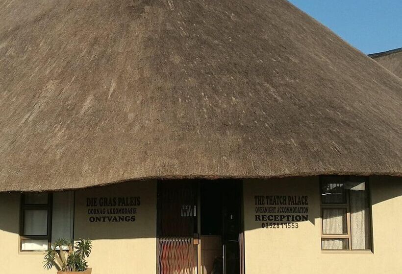 ホテル Thatch Palace Lodge