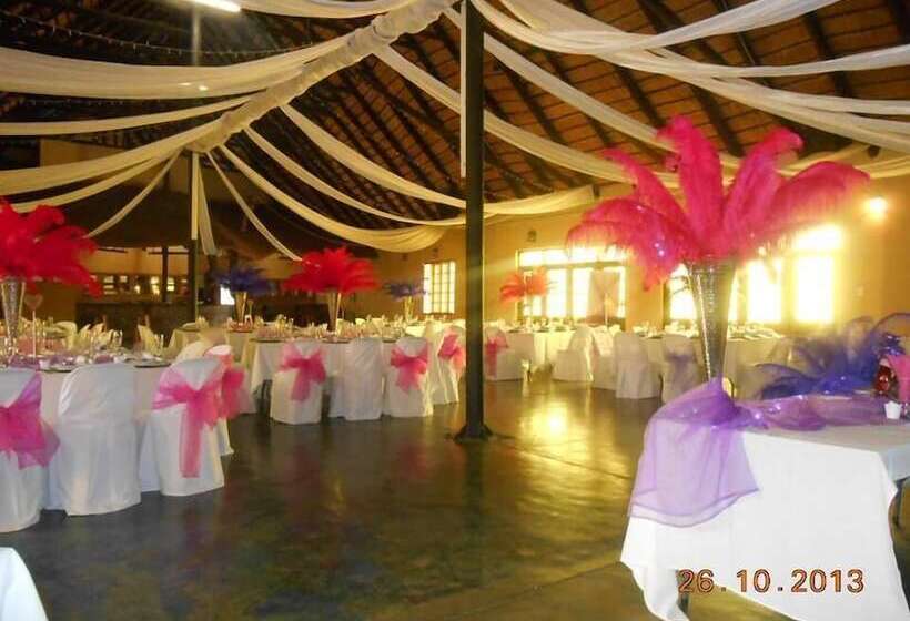 ホテル Thatch Palace Lodge