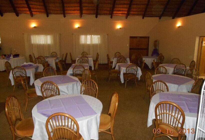 ホテル Thatch Palace Lodge