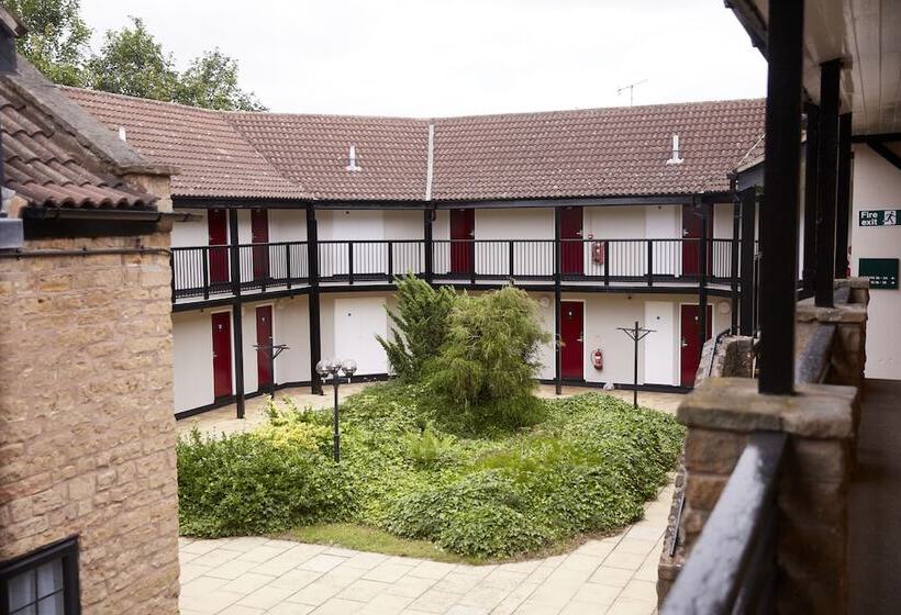 בית מלון כפרי The Bowman By Greene King Inns