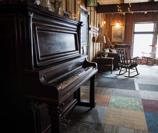 Отель The Viking Lodge Downtown Winter Park, Colorado