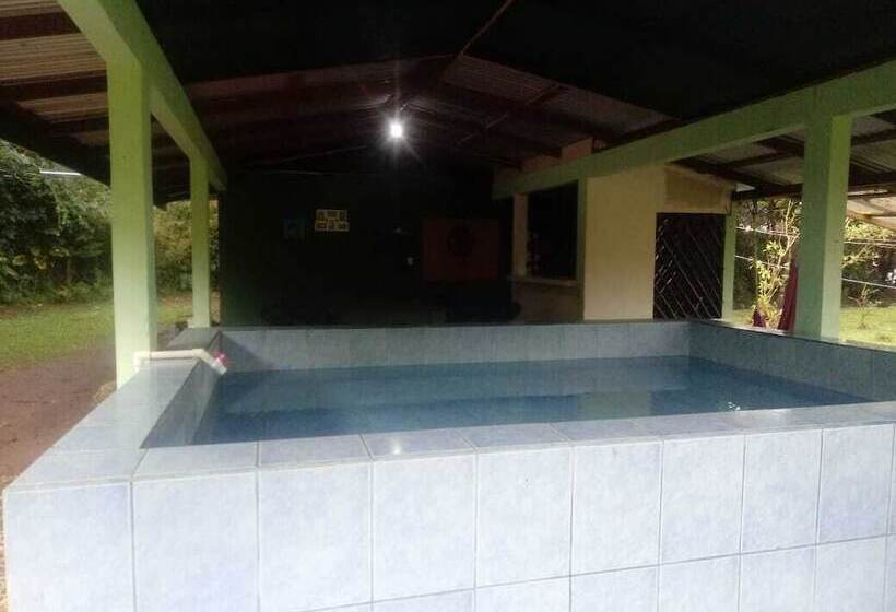 בית מלון כפרי Toucan & Tarpon