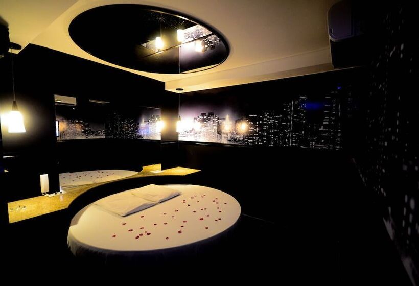 Motel Paradiso Fantasy   Adults Only