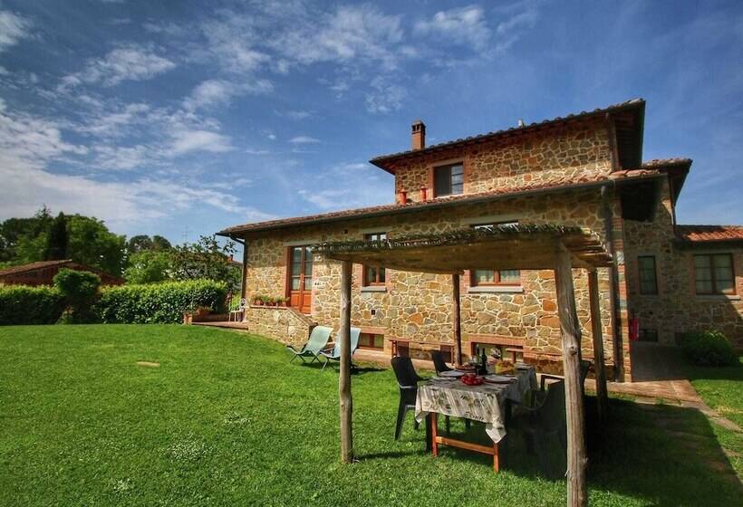 Nice Apartment In Lucignano With Shared Pool