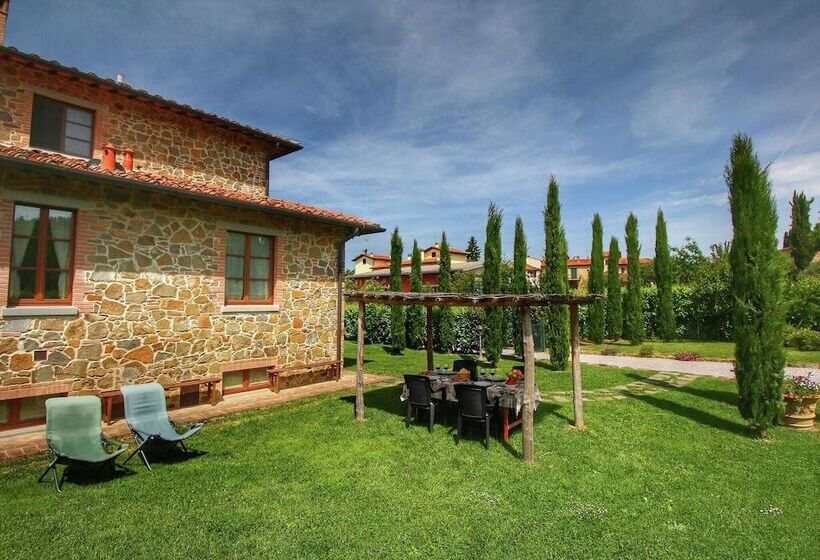 Nice Apartment In Lucignano With Shared Pool