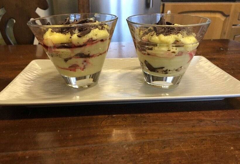 Nice Apartment In Lucignano With Shared Pool