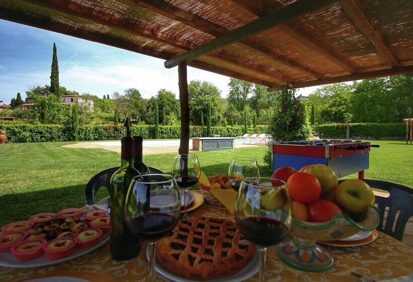 Nice Apartment In Lucignano With Shared Pool