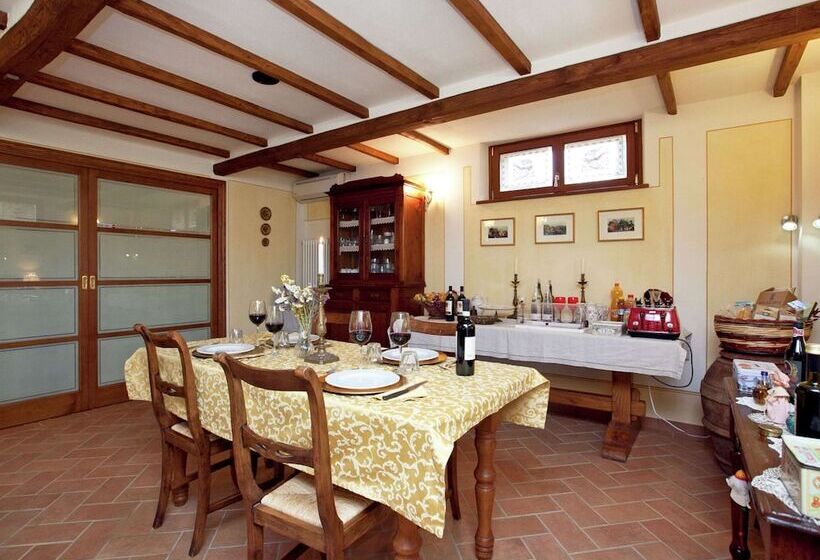 Nice Apartment In Lucignano With Shared Pool