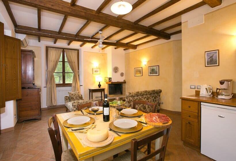 Nice Apartment In Lucignano With Shared Pool