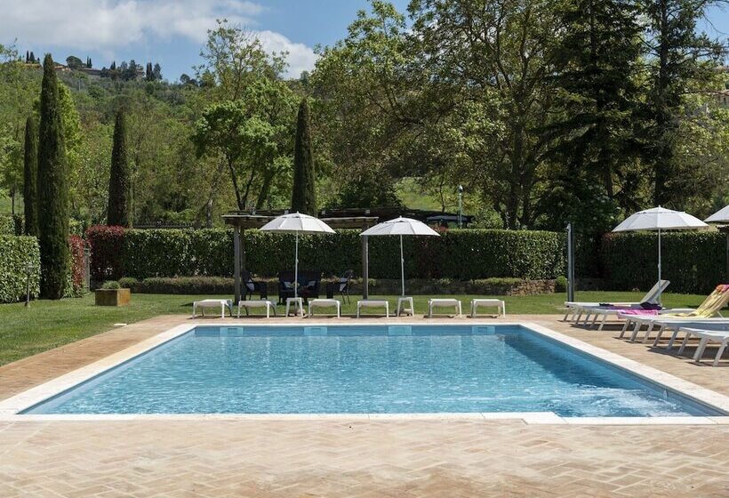 Nice Apartment In Lucignano With Shared Pool