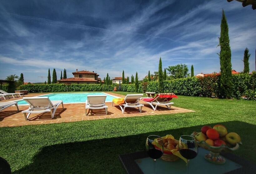 Nice Apartment In Lucignano With Shared Pool