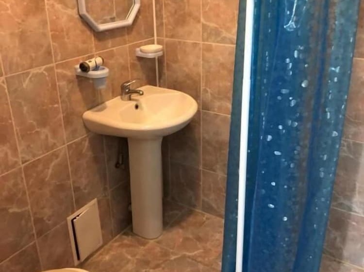 پانسیون Adrada Palace Guest House