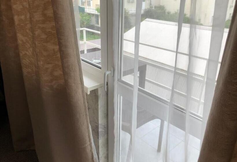 پانسیون Adrada Palace Guest House