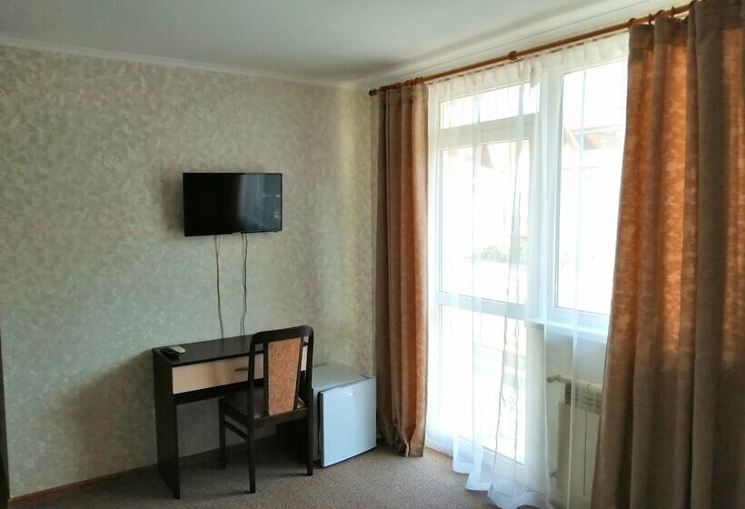 پانسیون Adrada Palace Guest House