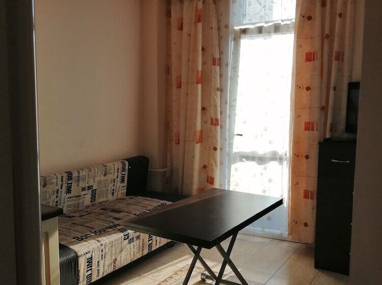 پانسیون Adrada Palace Guest House