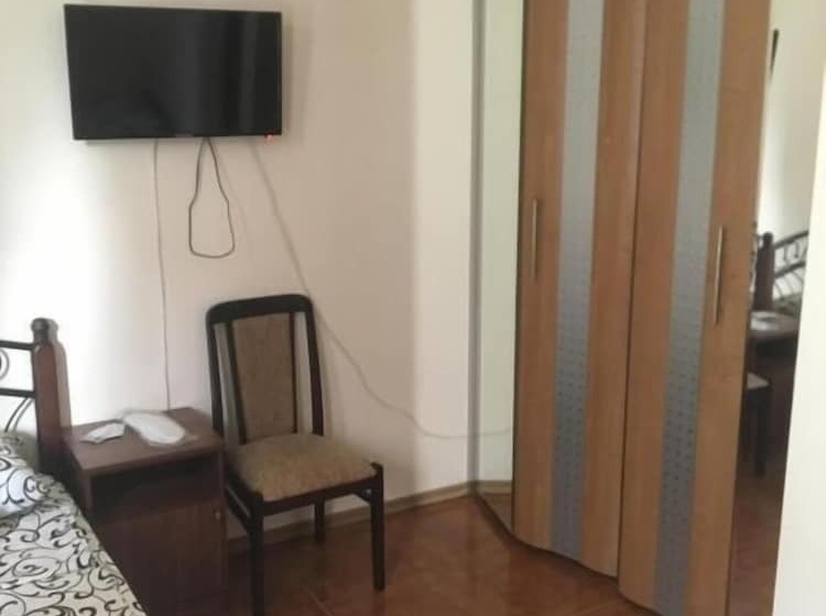 پانسیون Adrada Palace Guest House