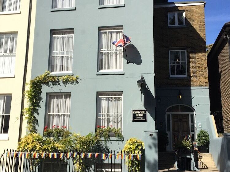 ペンション Churchill Guest House