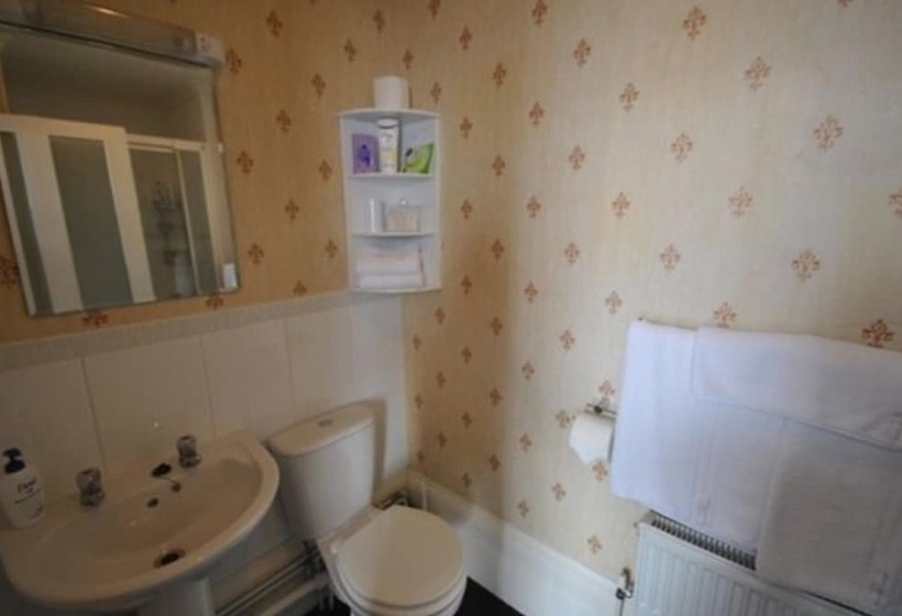 פנסיון Churchill Guest House