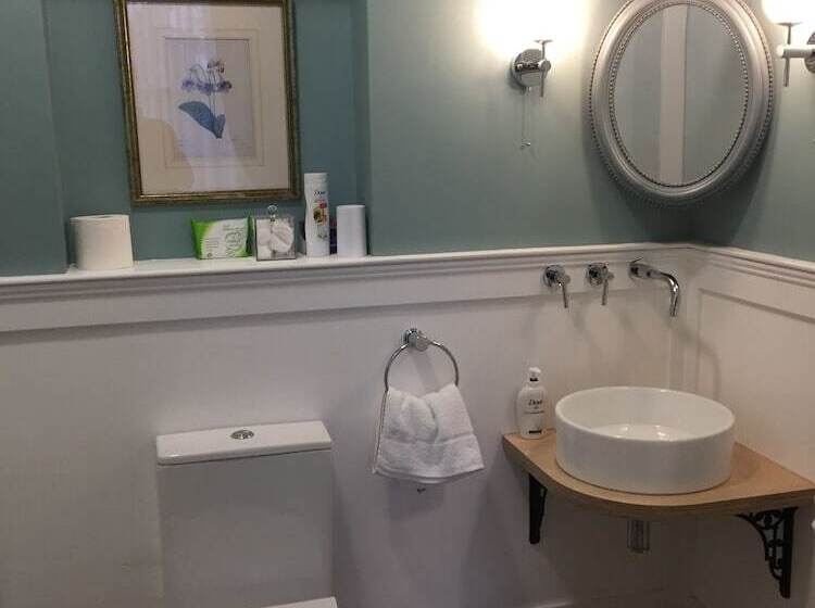 פנסיון Churchill Guest House