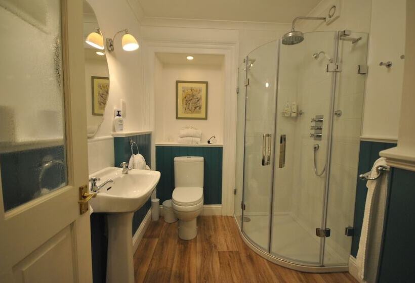 פנסיון Churchill Guest House