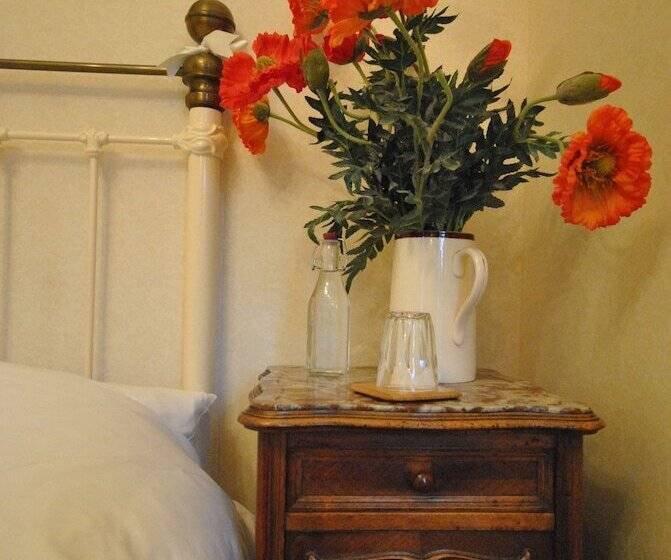 פנסיון Churchill Guest House