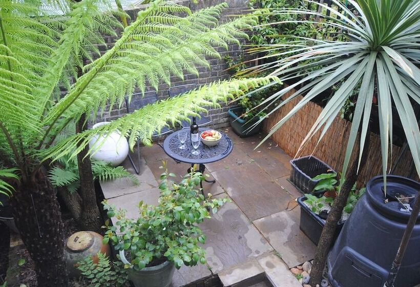 פנסיון Churchill Guest House