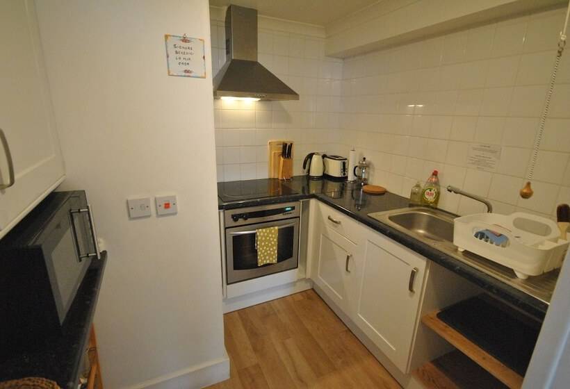 פנסיון Churchill Guest House