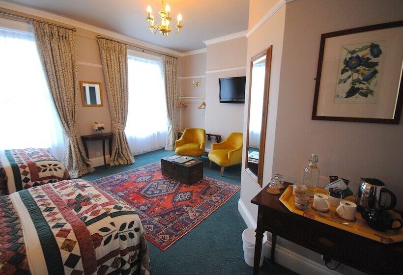 פנסיון Churchill Guest House