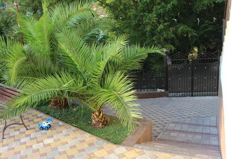 پانسیون Guest House Villa Nadezhda