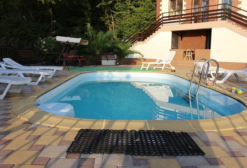 پانسیون Guest House Villa Nadezhda