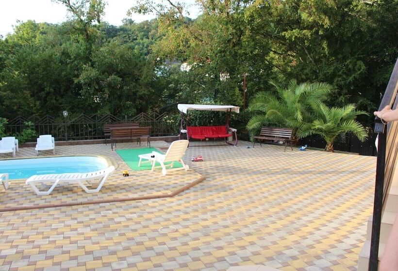 پانسیون Guest House Villa Nadezhda