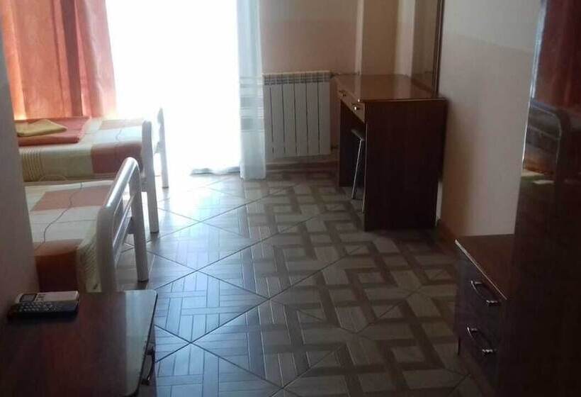 پانسیون Guest House Villa Nadezhda